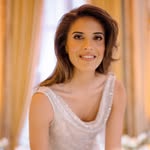 Taina Laurino || Business Consultant