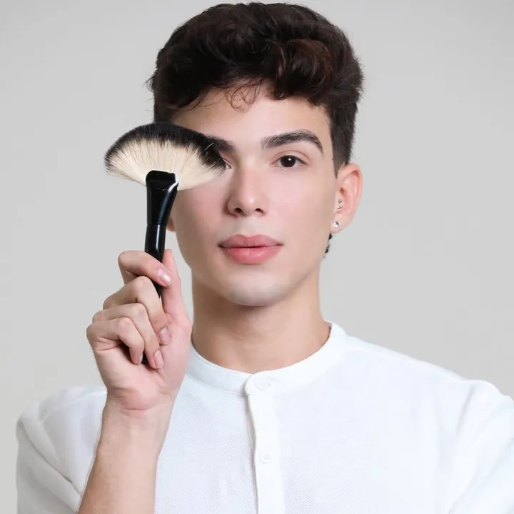 Eli Beauty Artist
