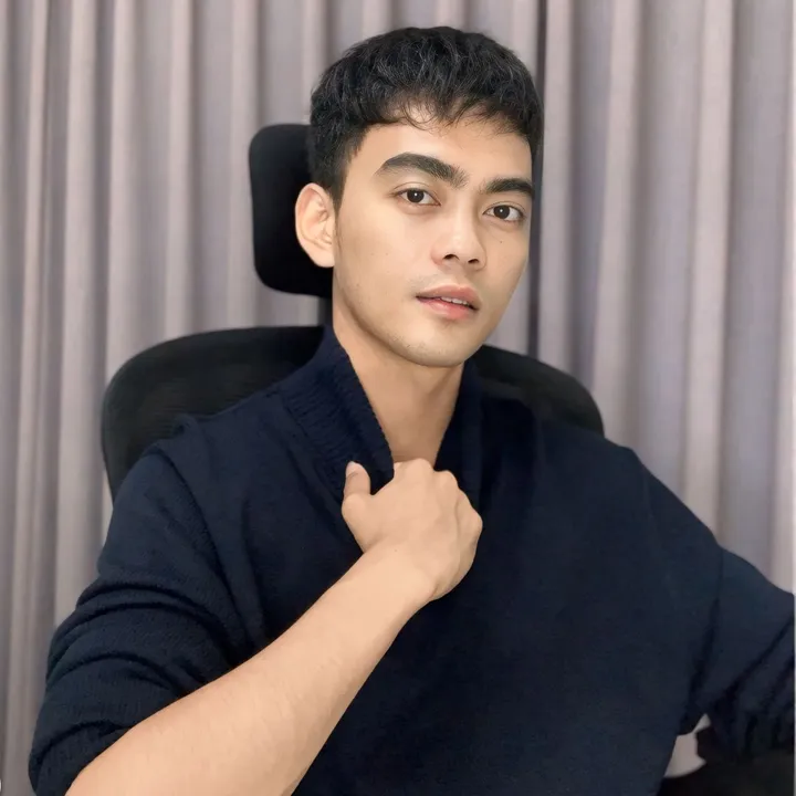 Kheneth Avila (Teacher Khen)