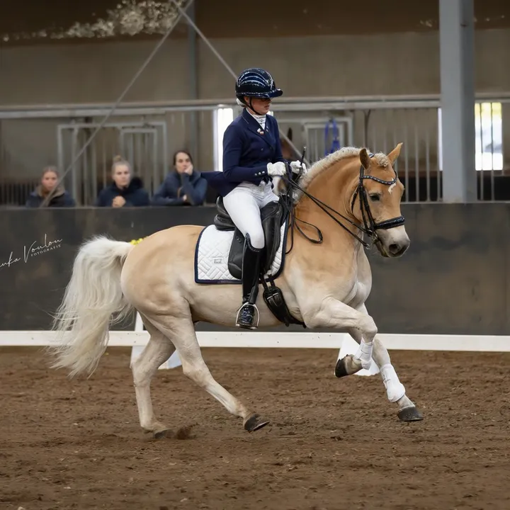 Fleurvanweedressage