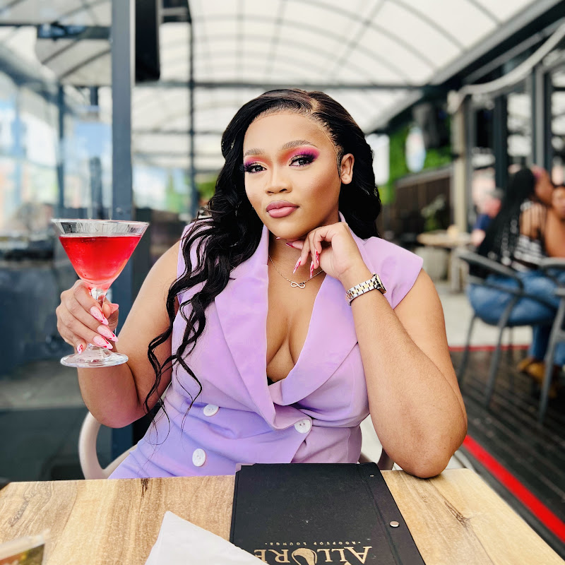 Zandile Mjezu
