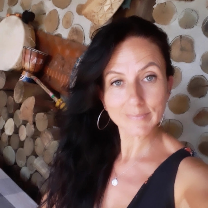 ANDRÉA ROCHA TAROT E BARALHO CIGANO