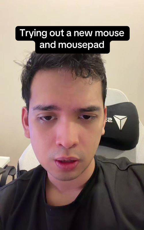 I think the Razer Viper V4 Pro is my new favorite mouse now 🤩 #fyp #gaming #GamingOnTikTok #crazneax #gamingmouse 