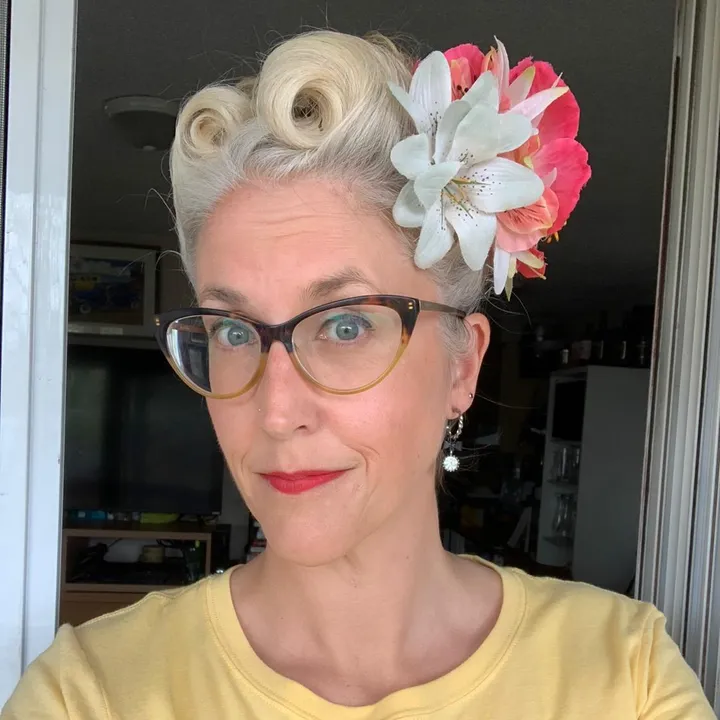 Liz Gruening-Vintage Lover🇨🇦