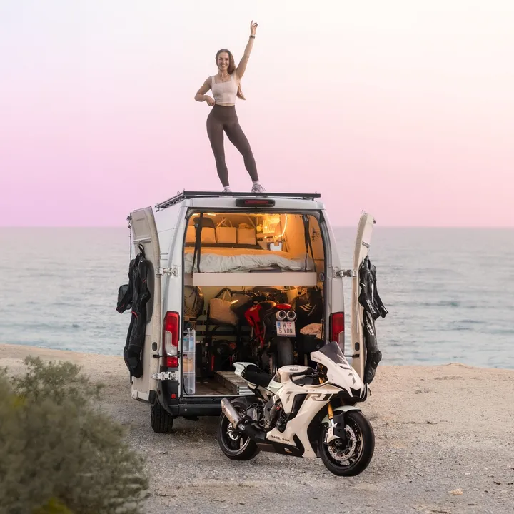 Marie Jana | Van & Motorräder