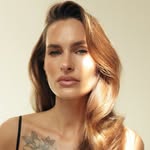 Карина Момат