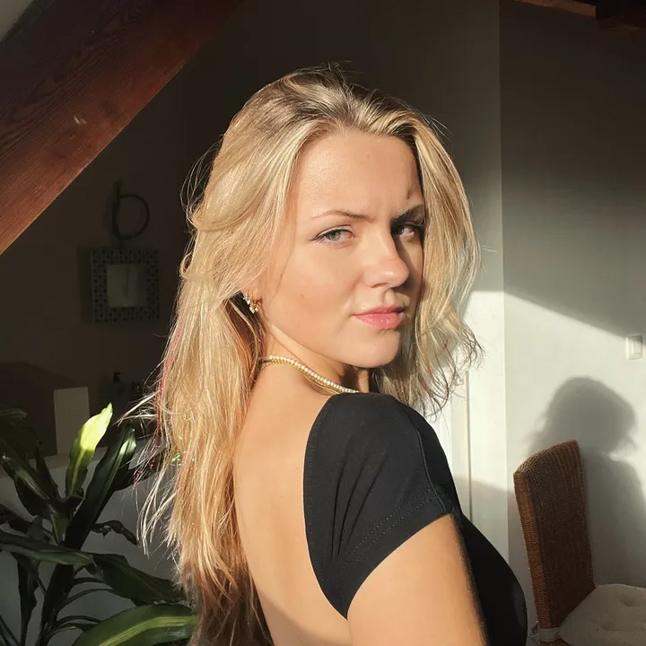 Zoë UGC creator