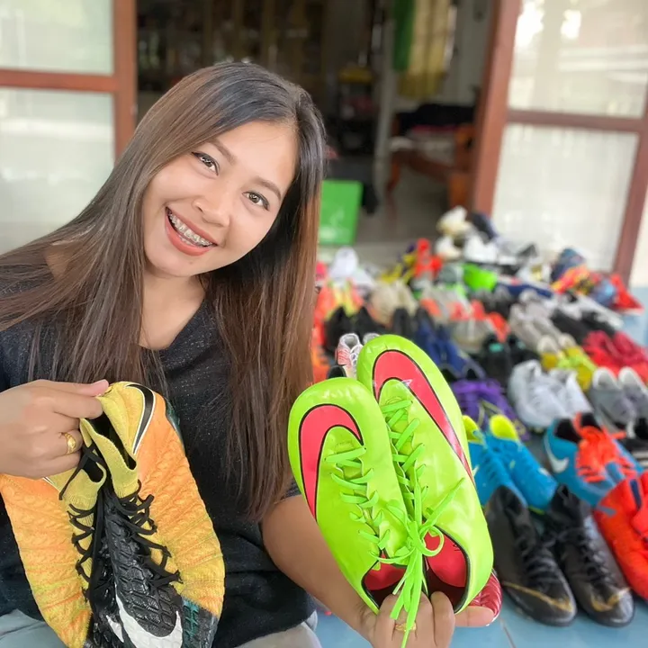 สตั๊ดแท้แอนนี่ Soccer