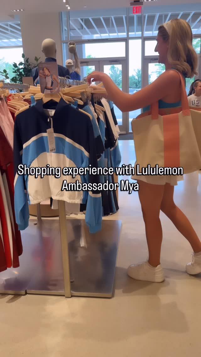 I value the moments when I can make someone smile and feel more confident in themselves. We had so much fun & a great experience shopping! Thank you  @lululemon ❤️🍋 #lululemon #lululemonambassador