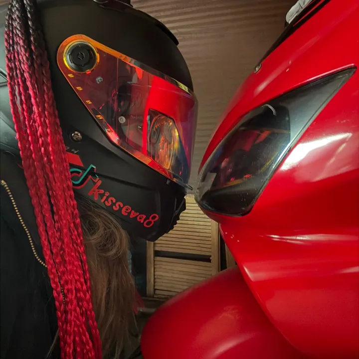 Kiss Eva