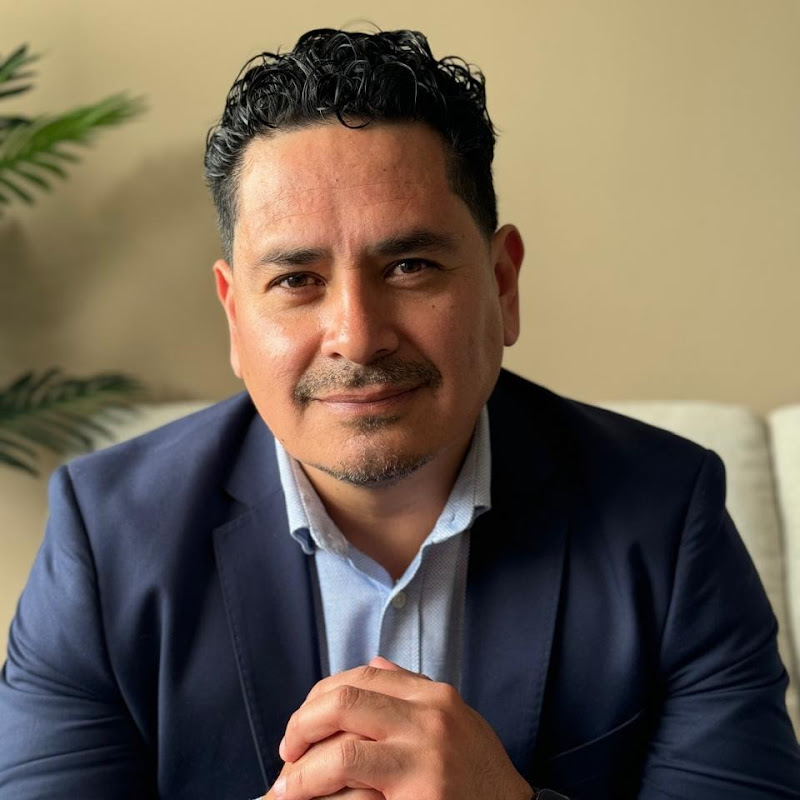 Robert Saldívar