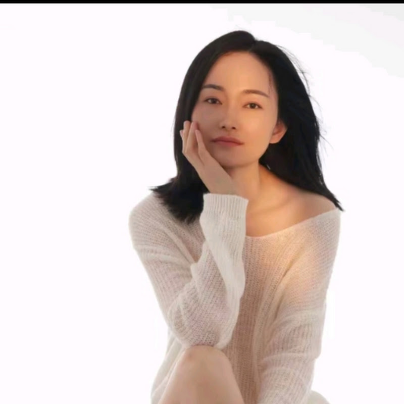 immersive skincare blogger