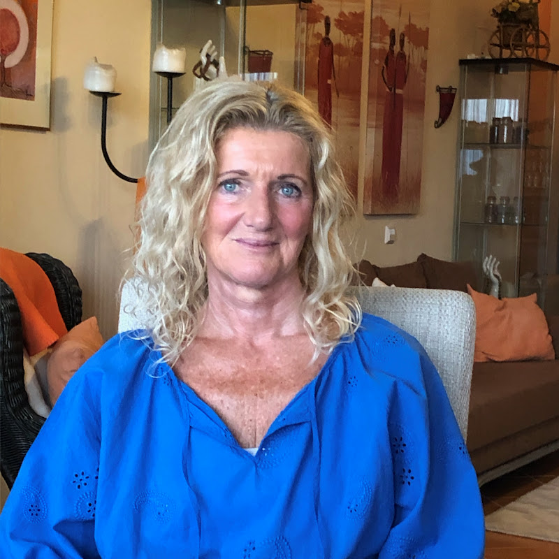 Sabine Zmug, Schreibmedium und Geistheilerin