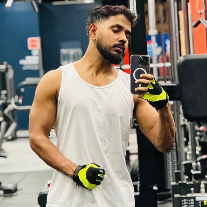 नितेश 😎