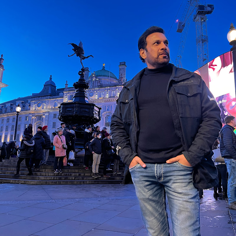 Shaikh Hands With Vaquar