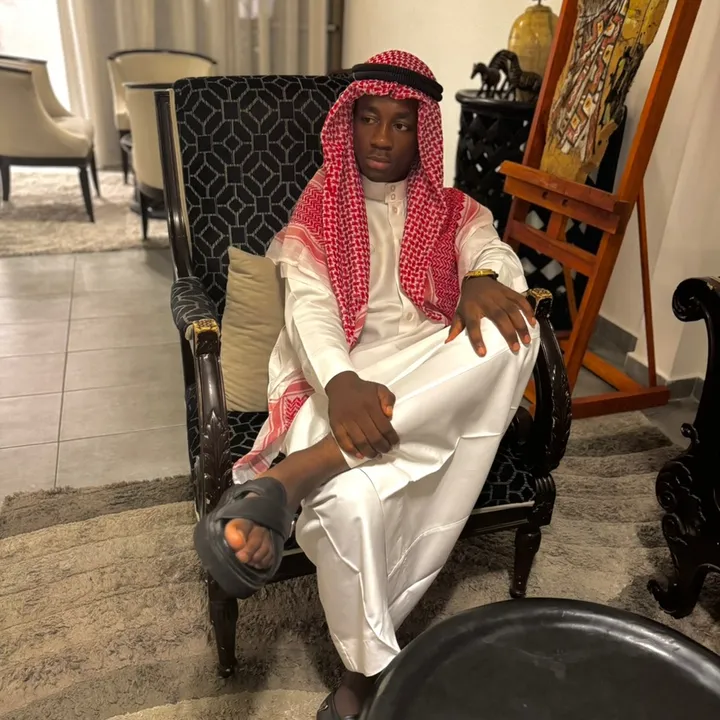 Goutchiny Issa les dos 💵