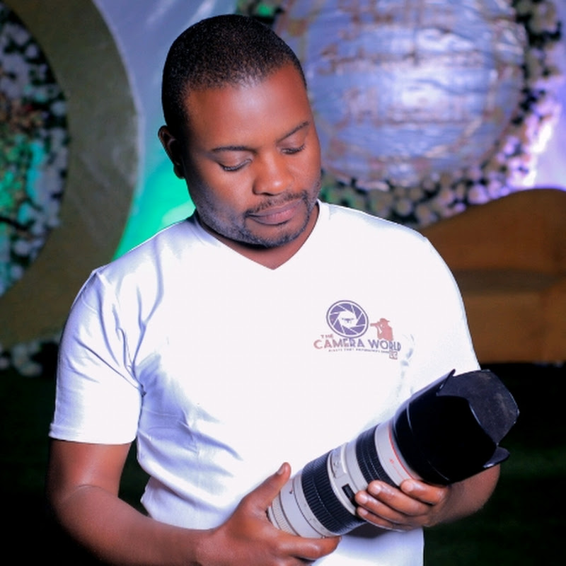 THE CAMERA WORLD UG