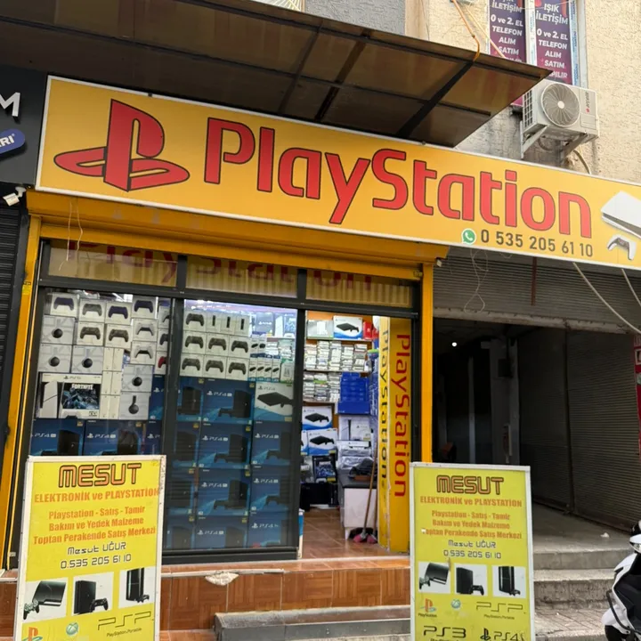 MESUT/PLAYSTATİON/01