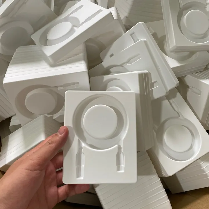 Vacuum thermoforming