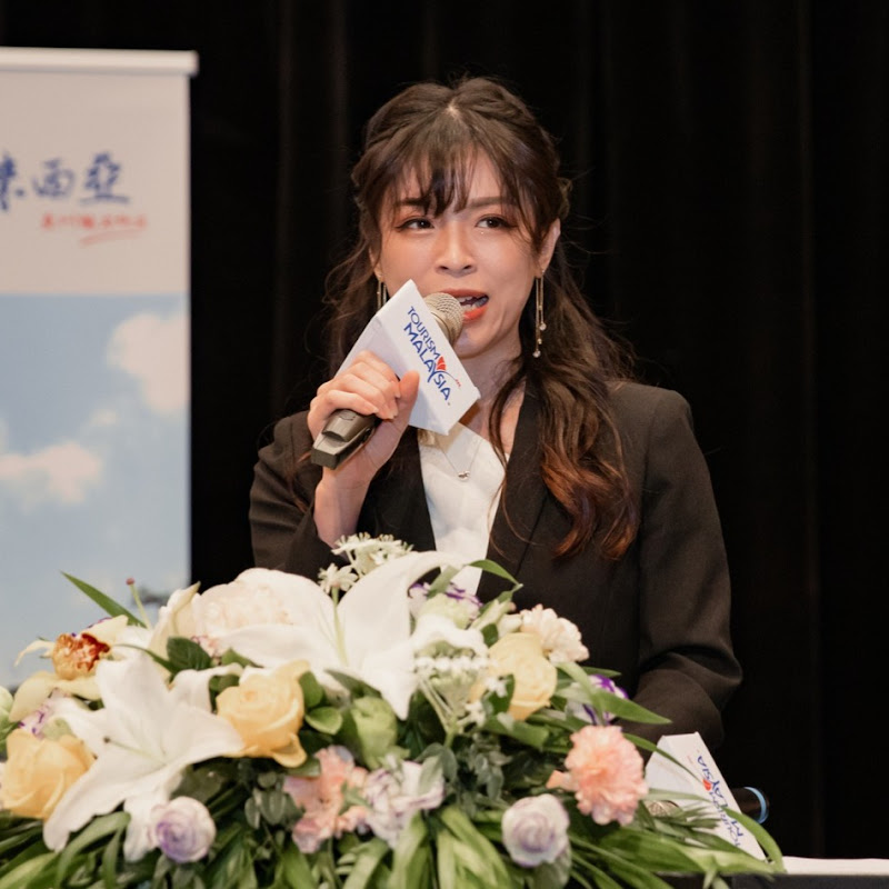 中英文主持人Tiffany張怡棻