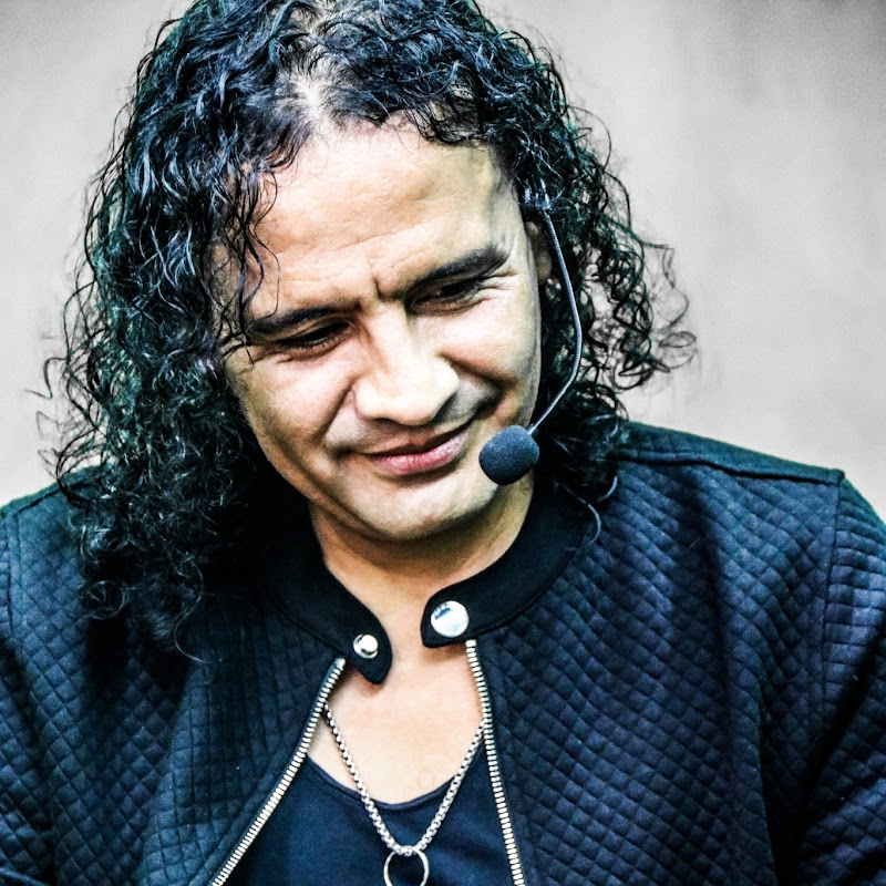 Manolo El que canta con el corazon