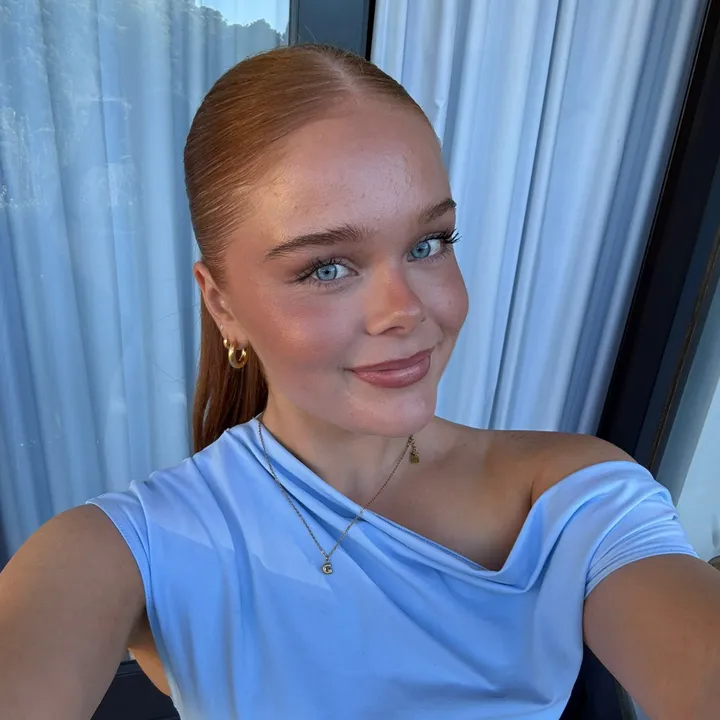 BELLA CARR