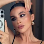 MAKEUP ARTIST•