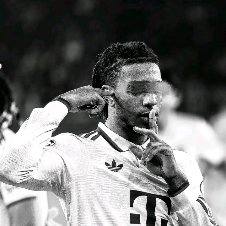j😝⚽