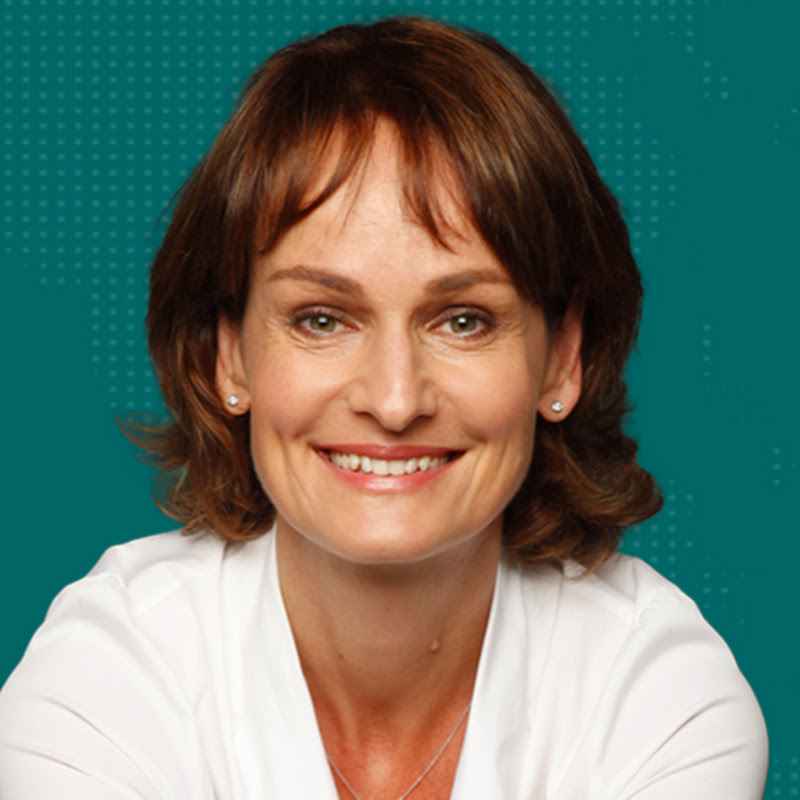Professor Claudia Zeisberger