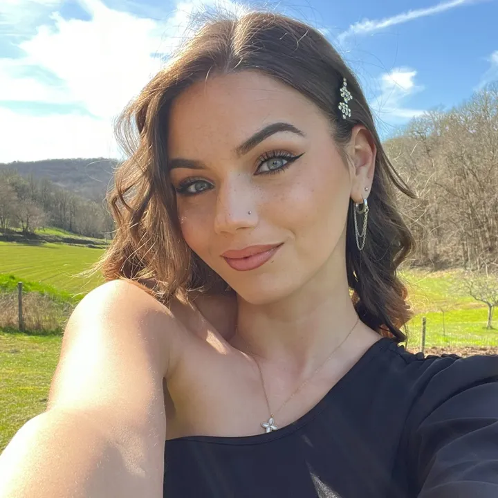 𝓒𝓮́𝓵𝓲𝓷𝓮 🌸