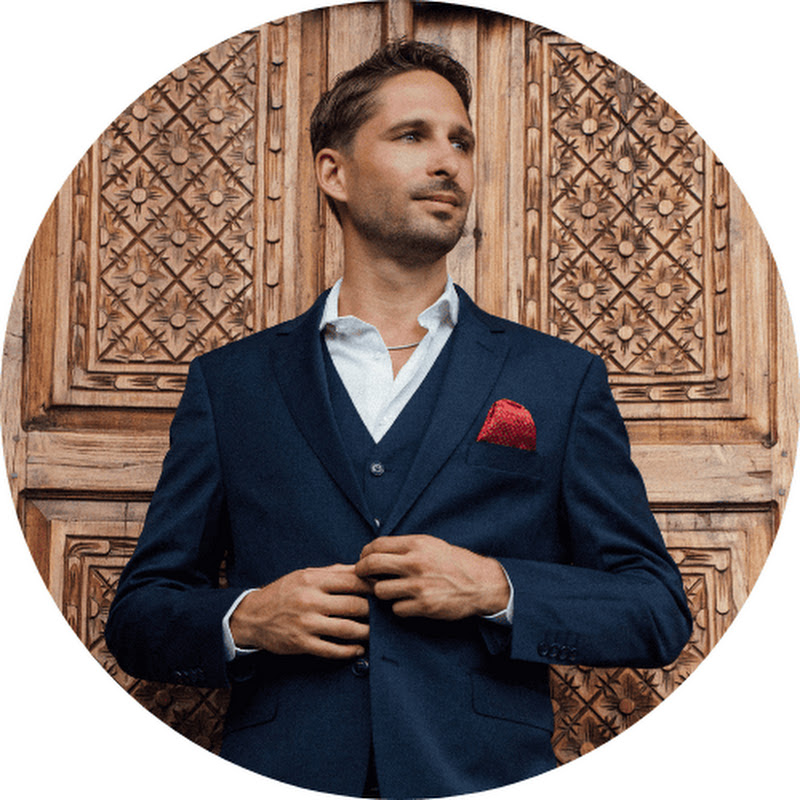 Universal Traveller by Tim Kroeger