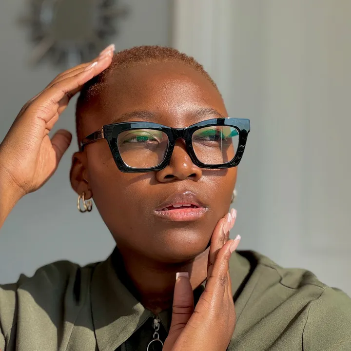 Tsholo M