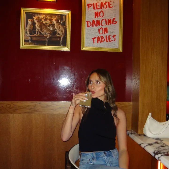 miranda 🪐🍸✨🤍