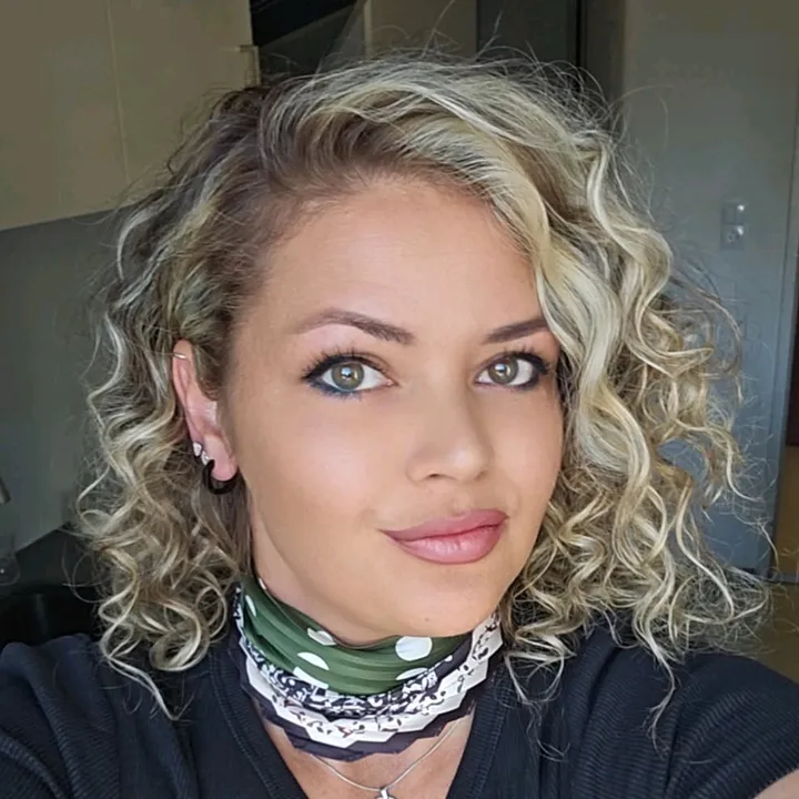 Hülya ❤️💛🦁🦁