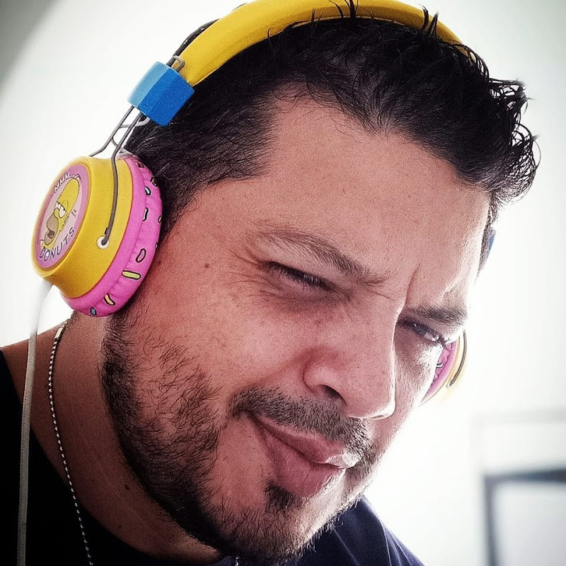 Carlos Rosales - Voice Over Talent.