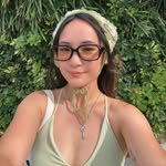 Helen | colourful petite fashion | UGC creator