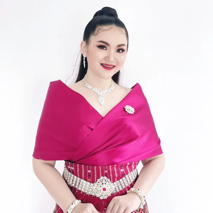 แม่ดอกไม้ แพรวากาฬสินธุ์