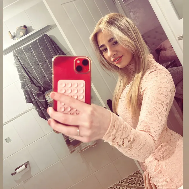 𝓔𝓼𝓽𝓱𝓮𝓻 𝓐𝓶𝓮𝓵𝓲𝓪🐆