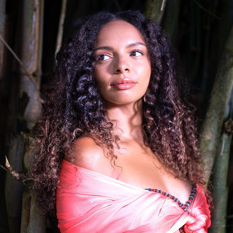 Maë Defays Music