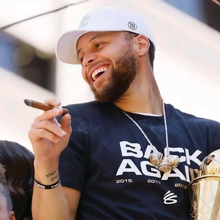 𝑺𝒕𝒆𝒑𝒉𝒆𝒏