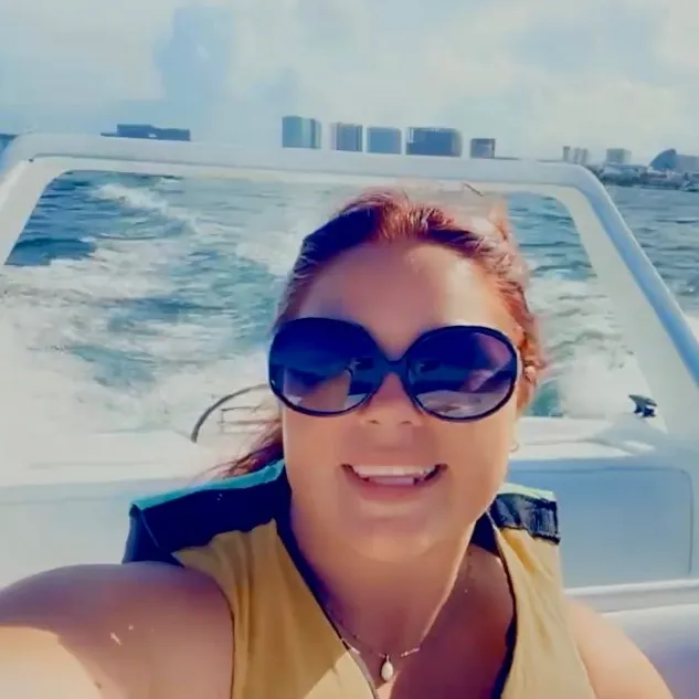 Mackenzie | Travel Agent | UGC