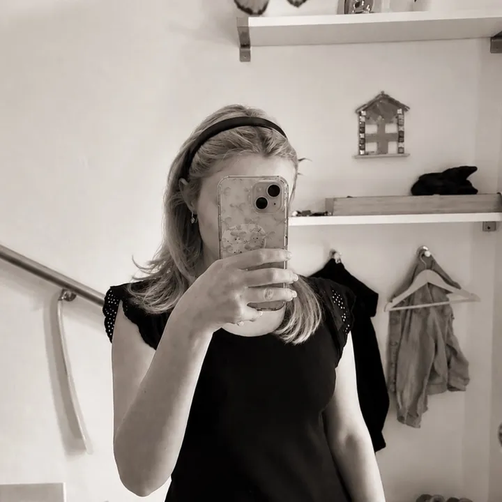 𝒮𝑒𝓁𝒾𝓃𝒶 𓆉