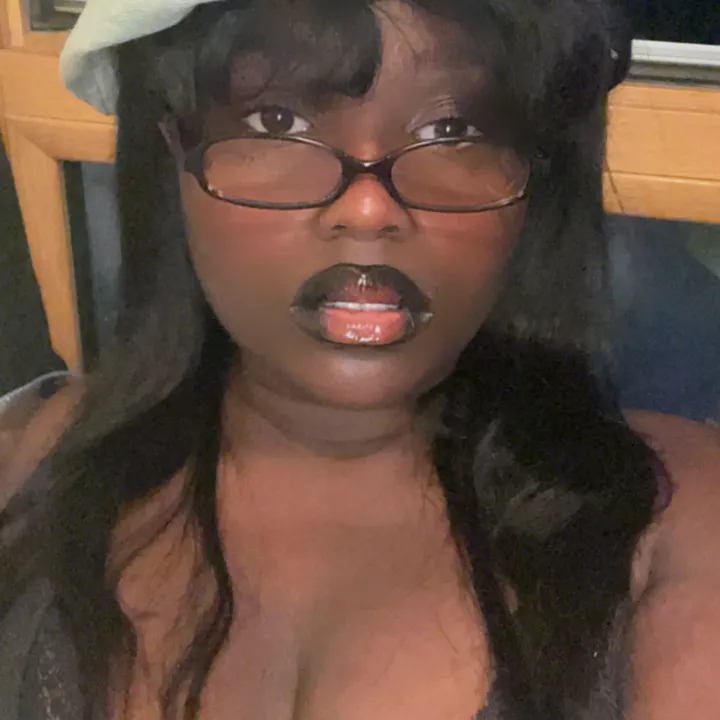 ilovekitties👩🏽‍❤️‍💋‍👩🏽🌈