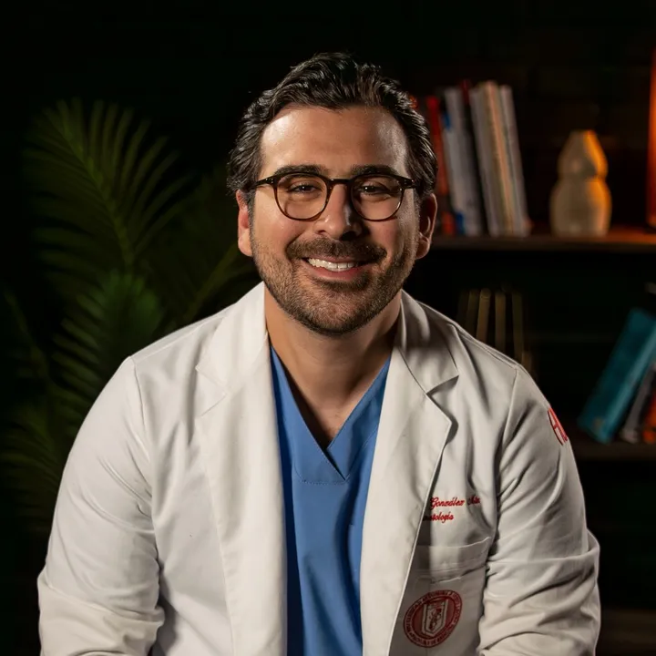 Dr. Gerardo González