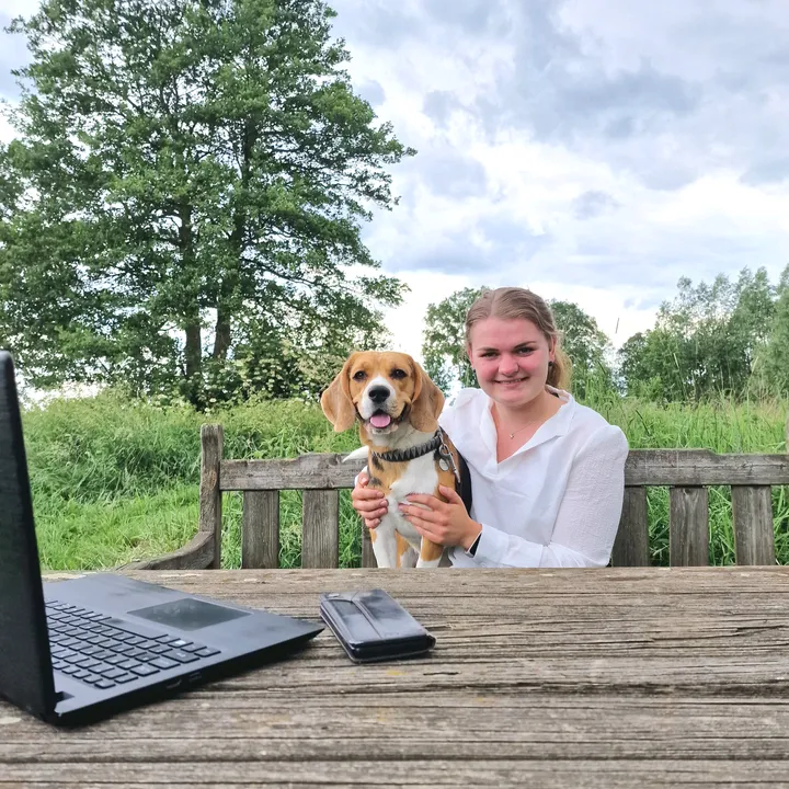 Laura Sijbers VIEW | SMM | UGC