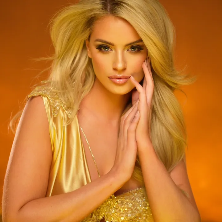 Krysta| Model and Pageant Girl