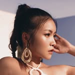 𝑳𝒊𝒍𝒚 𝑳.