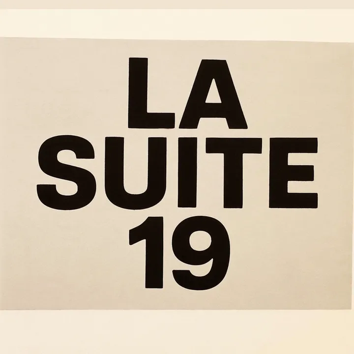 LA SUITE 19