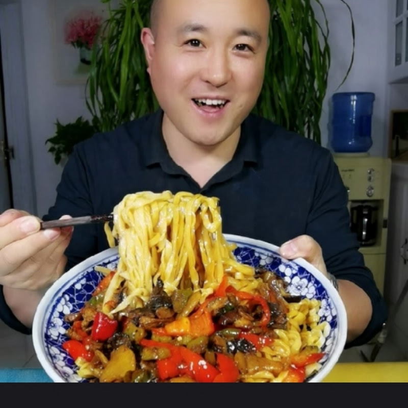 Brother Peng eats noodles