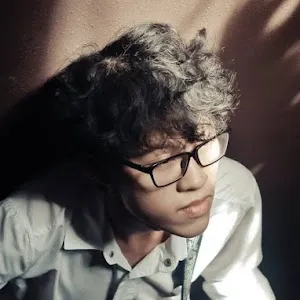 Mèo Ăn Dâu - Tech & Desk setup